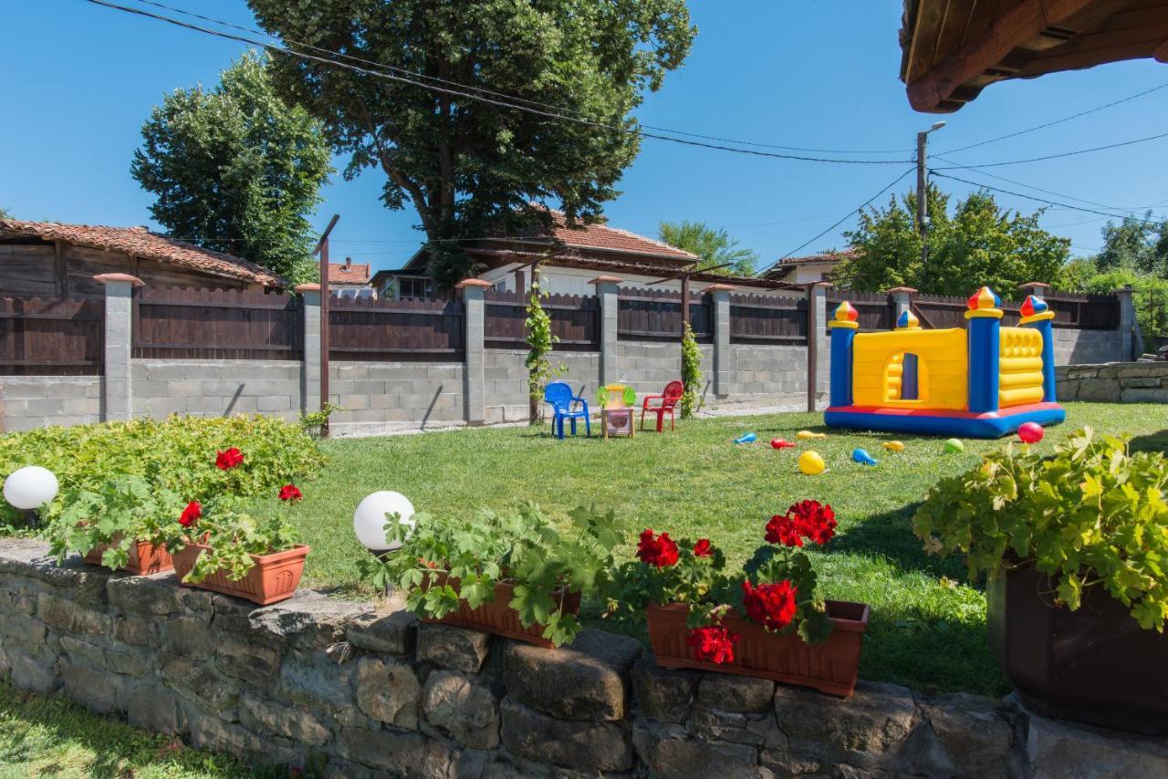 Къща За Гости Роден Край Elena Ngoại thất bức ảnh